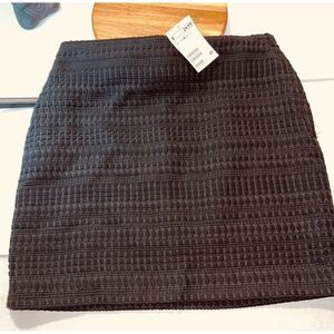 H&M textured‎ fabric mini skirt (black) sz 6 NWT